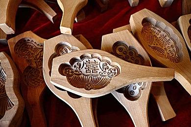 高玩坚持10年自虐玩法 大针蜂一只通关《宝可梦》